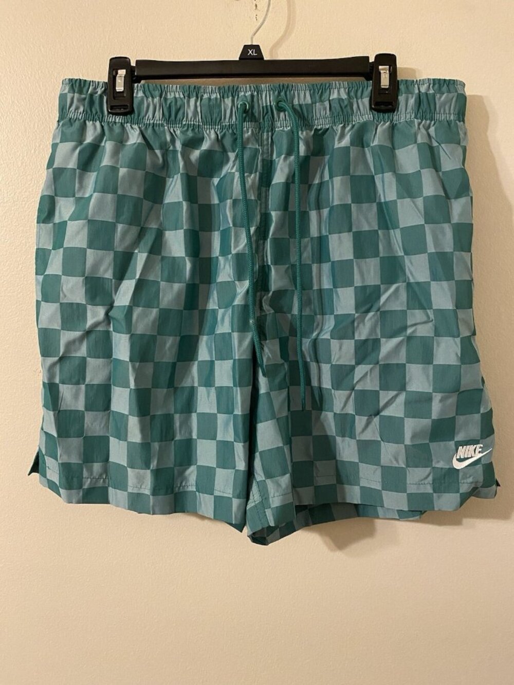 New NWT Nike Club Men's Flow Shorts Green White Checks FN3098-365